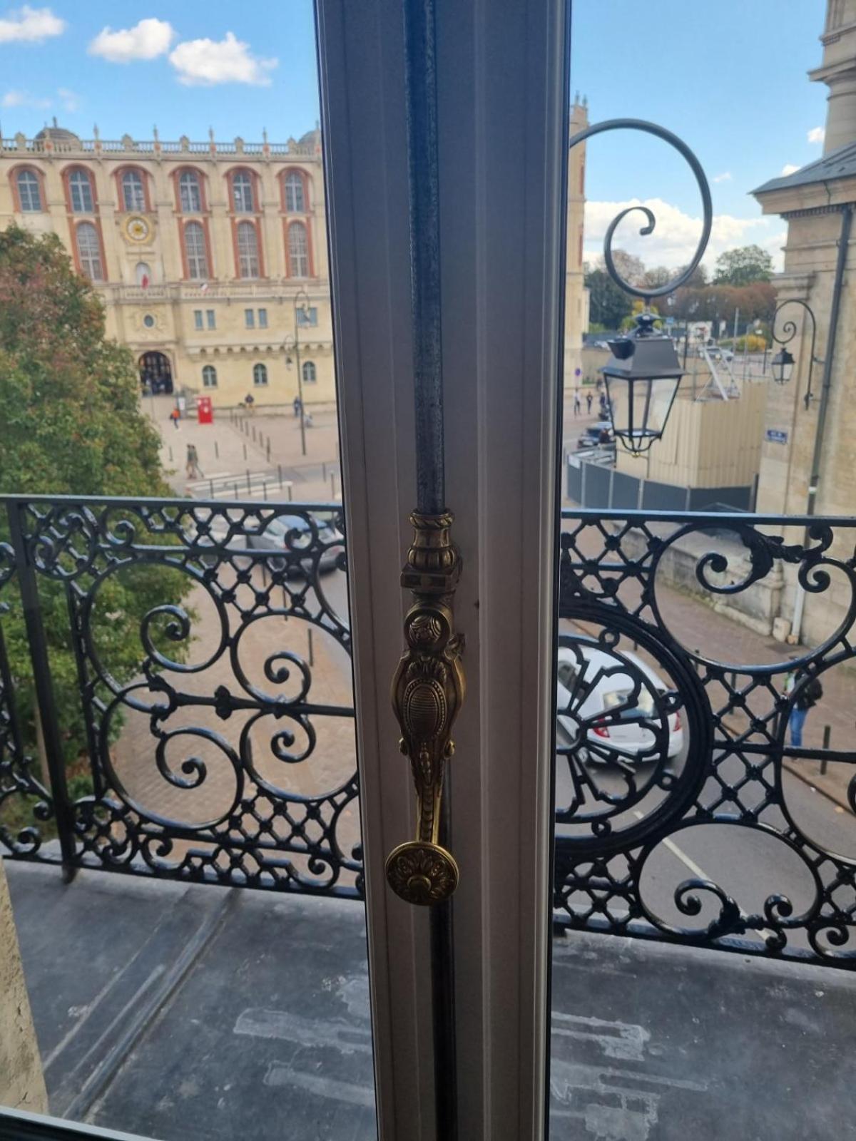 Face Chateau St Germain En Laye, Appartement 4 A 6 Personnes, 23 Min De Paris Champs-Elysees Saint-Germain-en-Laye Esterno foto